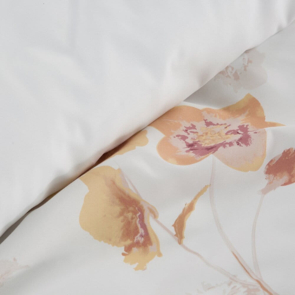 Poście z mikrowłókna biała z brązowym motywem kwiatowym IGA Design 91 l 140x200 cm