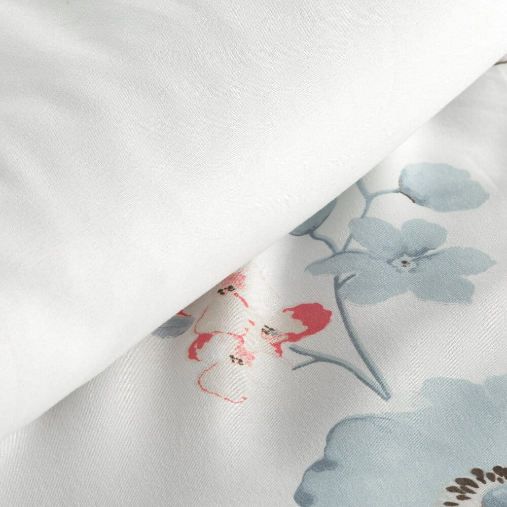 Pościel z mikrowłókna biała z błękitnym z motywem kwiatowym INES Design 91  140x200 cm