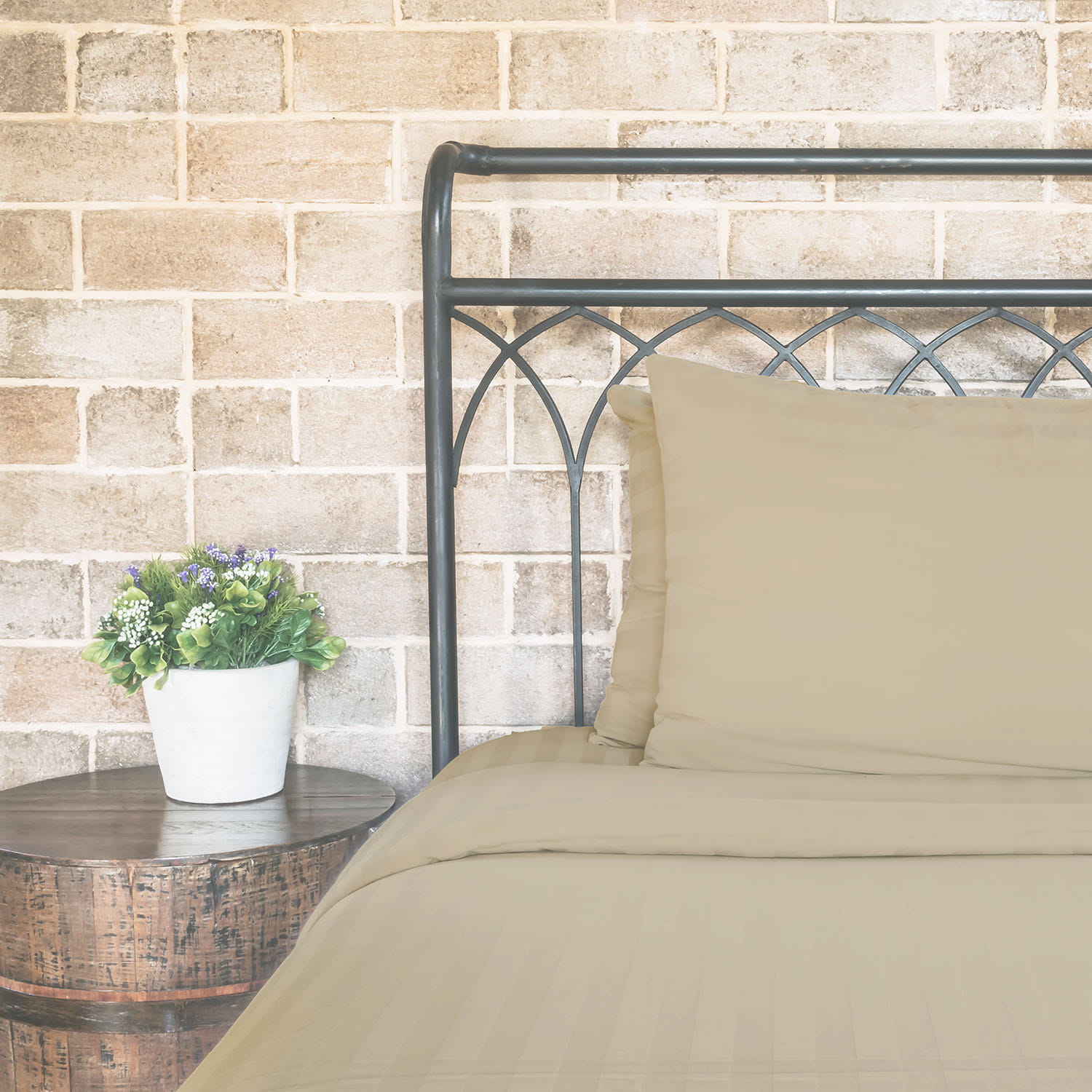 Pościel bawełniana 160x200 cm beżowa w delikatne paski adamaszek