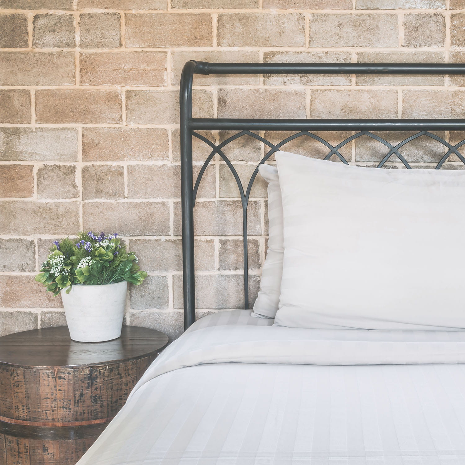 Pościel bawełniana 140x200 cm biała w delikatne białe paski