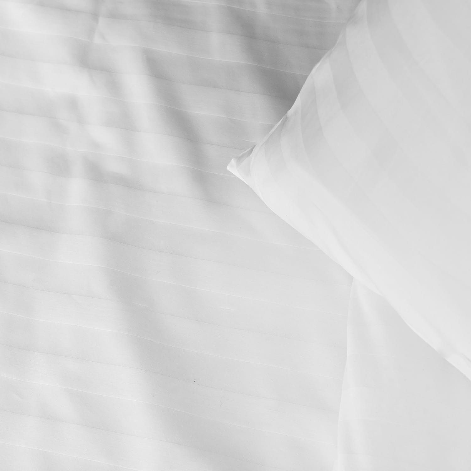 Pościel bawełniana 140x200 cm biała w delikatne białe paski