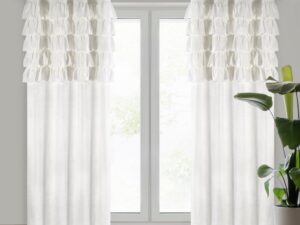 Zasłona AURA z welwetu z falbanami 140x250 cm biała na przelotkach